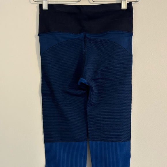Athleta blue and black leggings - Picture 4 of 5